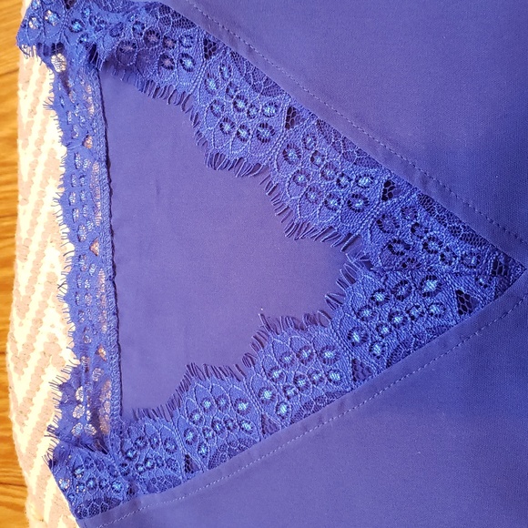 Blue lace trimmed top in size small - Picture 4 of 5